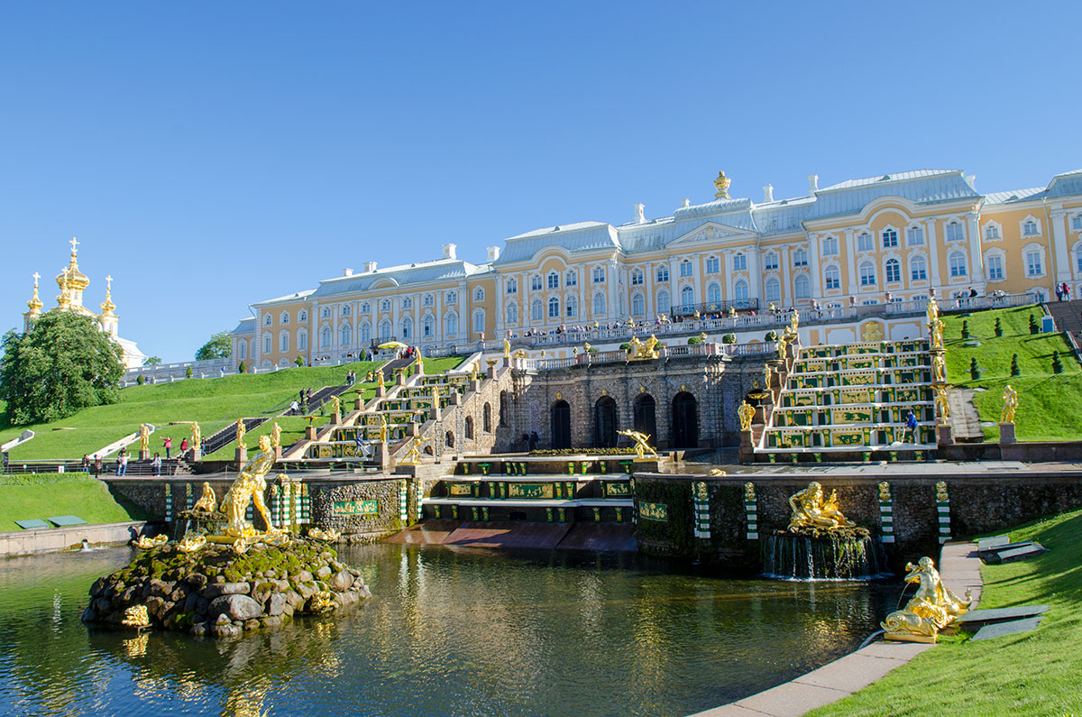 Петергофский дворец фото